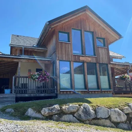 Σαλέ The Laerch *