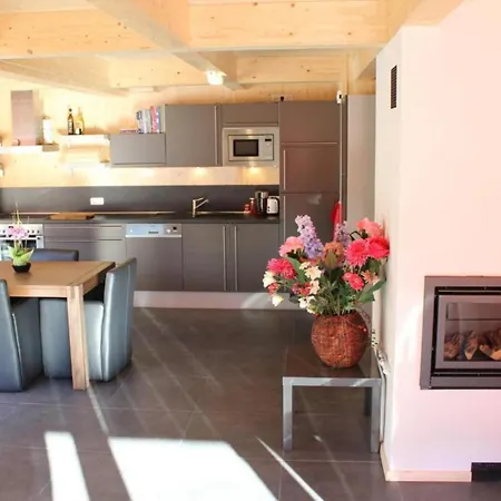 בקתה The Laerch *